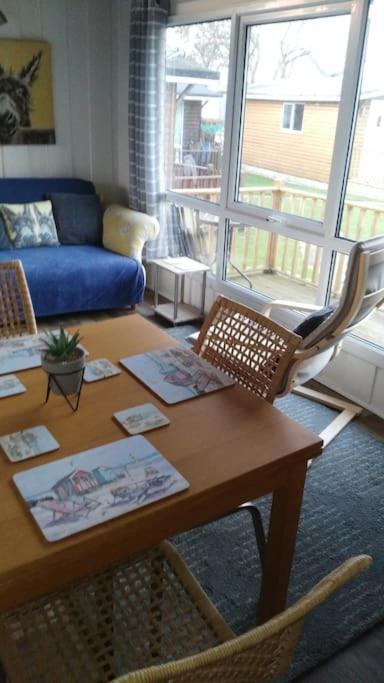 Willa No 27 A Dog Friendly Rural Coastal Chalet Seaton Zewnętrze zdjęcie